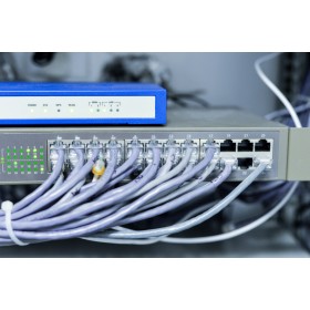 PoE для бизнеса: свобода подключения и экономия ресурсов